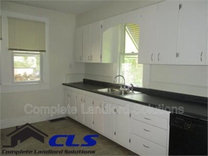 1557 S 17th St - Photo 5 of 9
