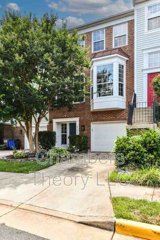 45692 Waterloo Station Sq - Photo 2 of 33