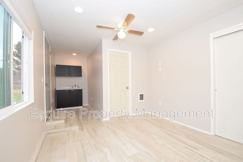 138 Oak St - Photo 3 of 4