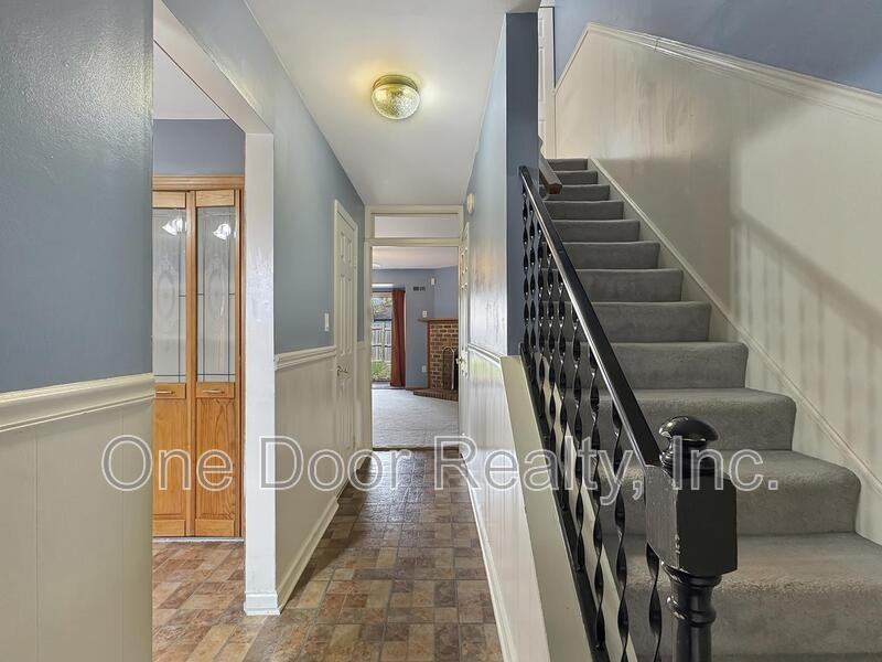 1079 Old Denbigh Blvd - Photo 2 of 23