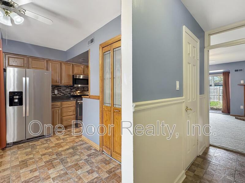 1079 Old Denbigh Blvd - Photo 3 of 23