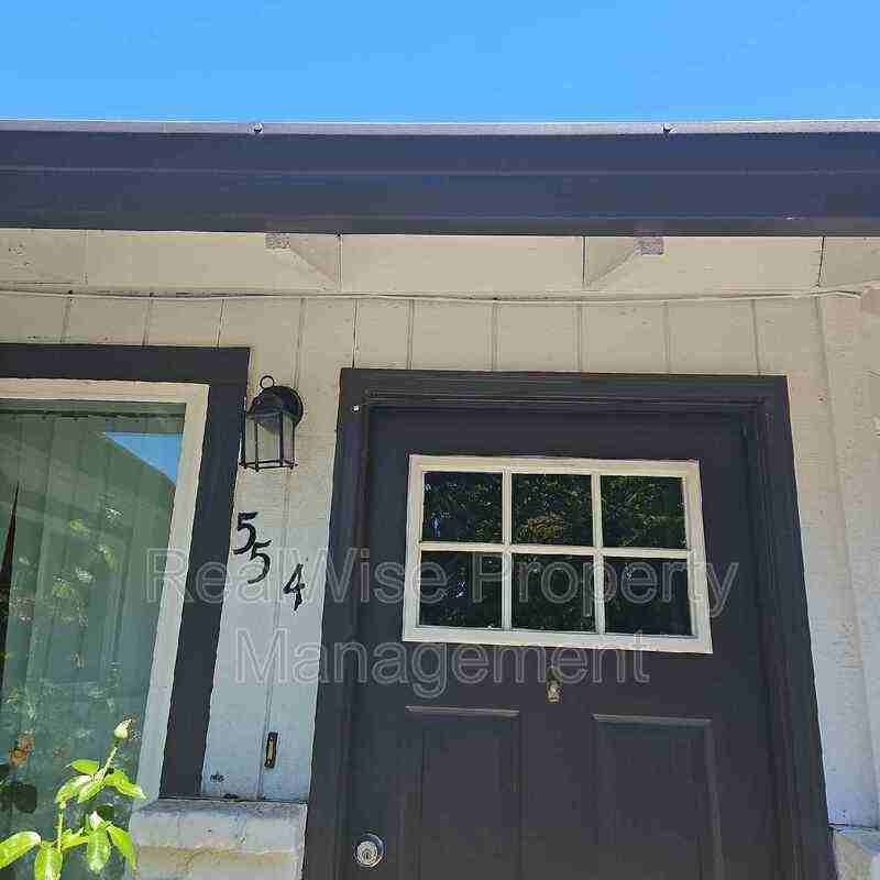 554 Ne Anderson St - Photo 3 of 5