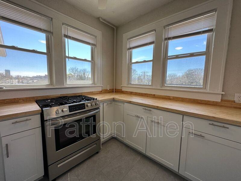 205 Hillside St #3 - Photo 5 of 22