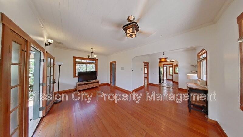 1110 Curley Ave - Photo 2 of 15