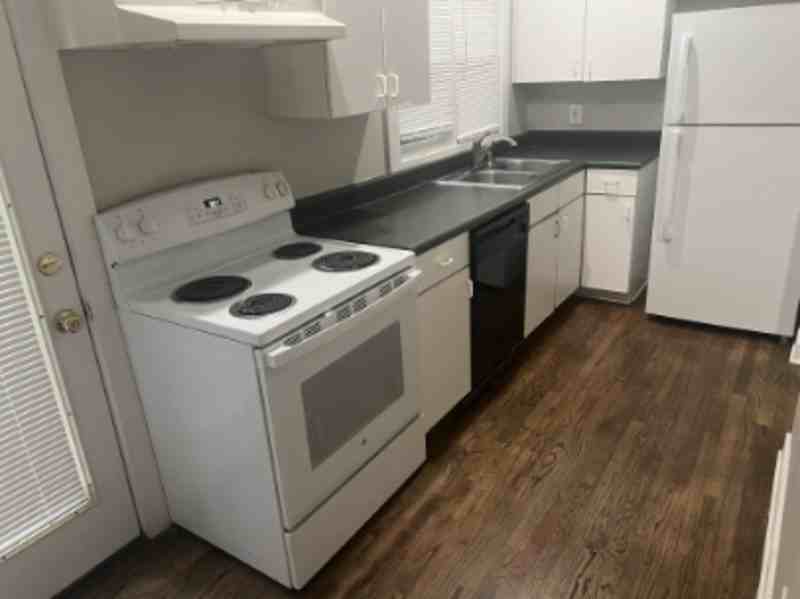 925 Greenwood Ave Ne - Photo 5 of 14