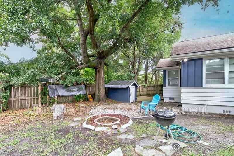 4620 Greenway Ave - Photo 5 of 25