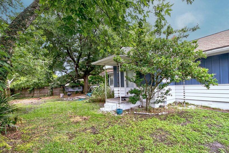 4620 Greenway Ave - Photo 7 of 25