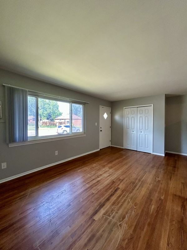 1450 Goddard Rd - Photo 4 of 11