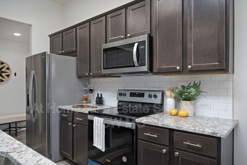 223 Hickory Hills St - Photo 2 of 19