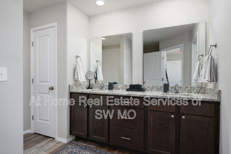 223 Hickory Hills St - Photo 7 of 19