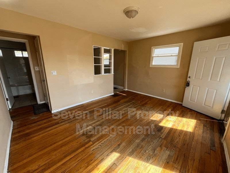 2382 Pontiac St - Photo 3 of 11
