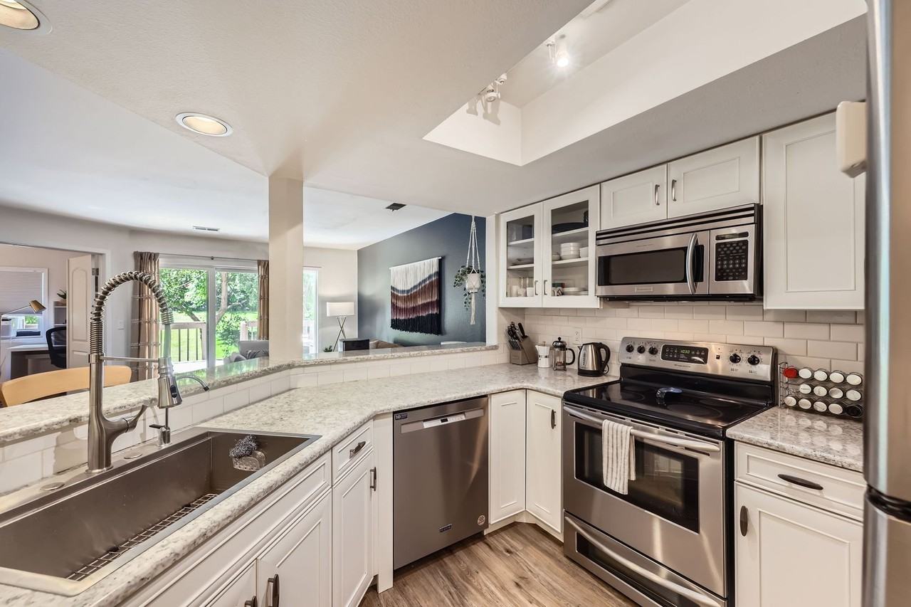 2962 Shadow Creek Dr - Photo 2 of 33