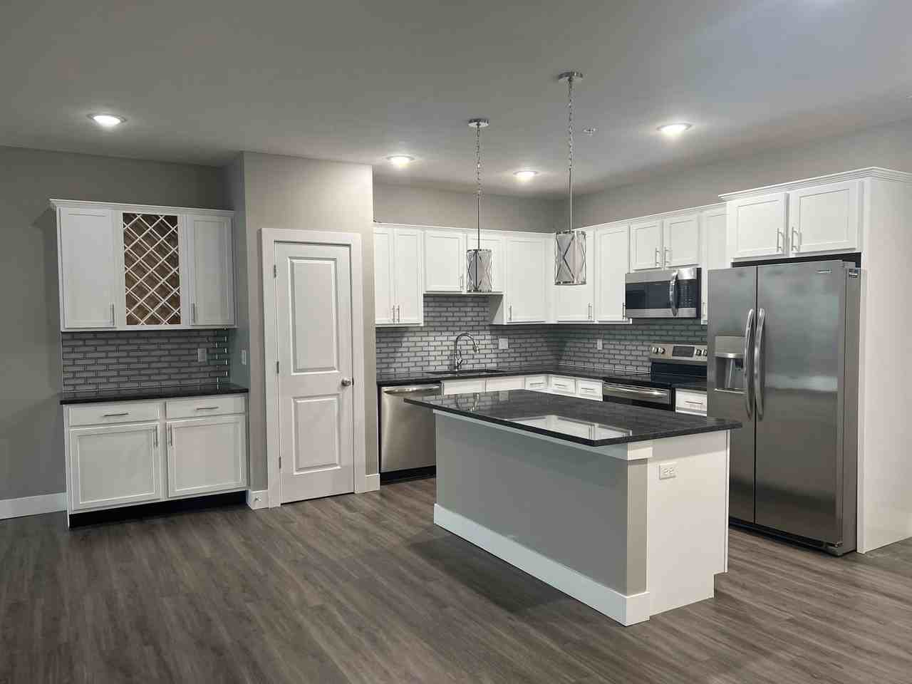 Pullman Station - Photo 2 of 35