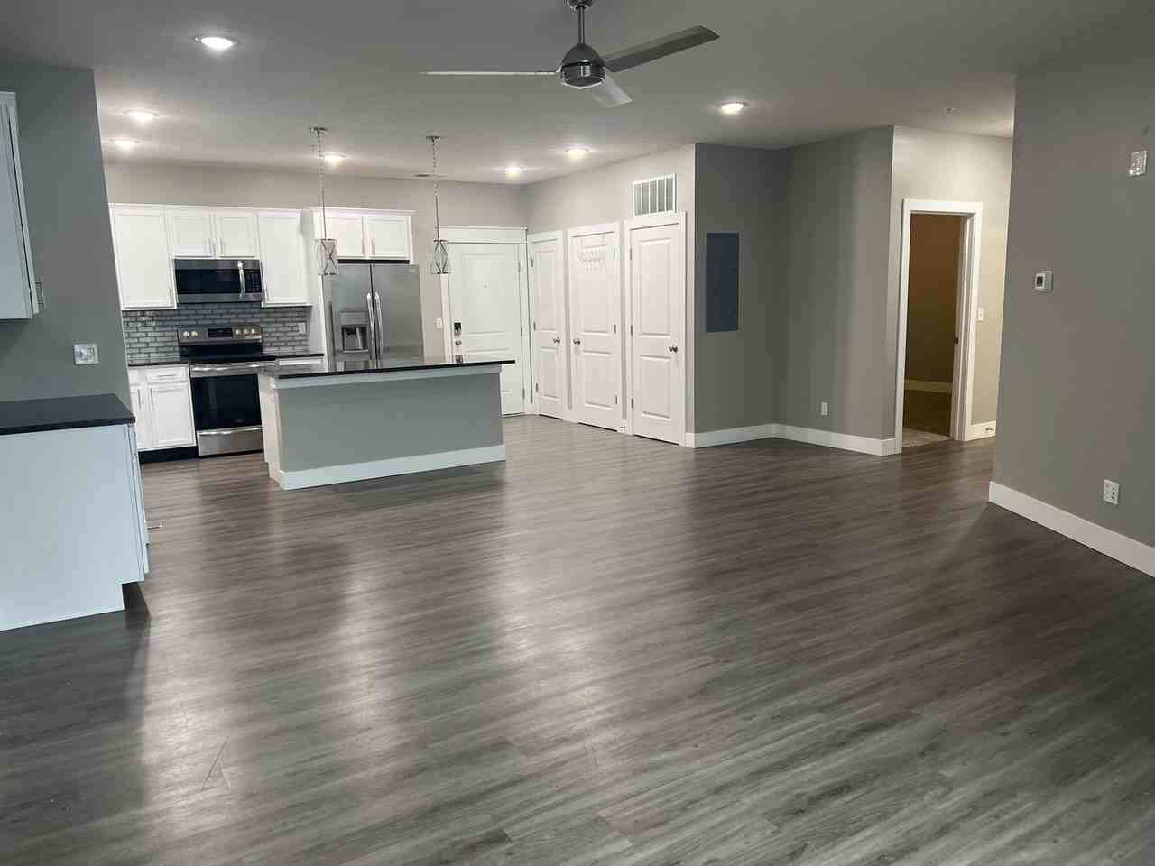 Pullman Station - Photo 3 of 35