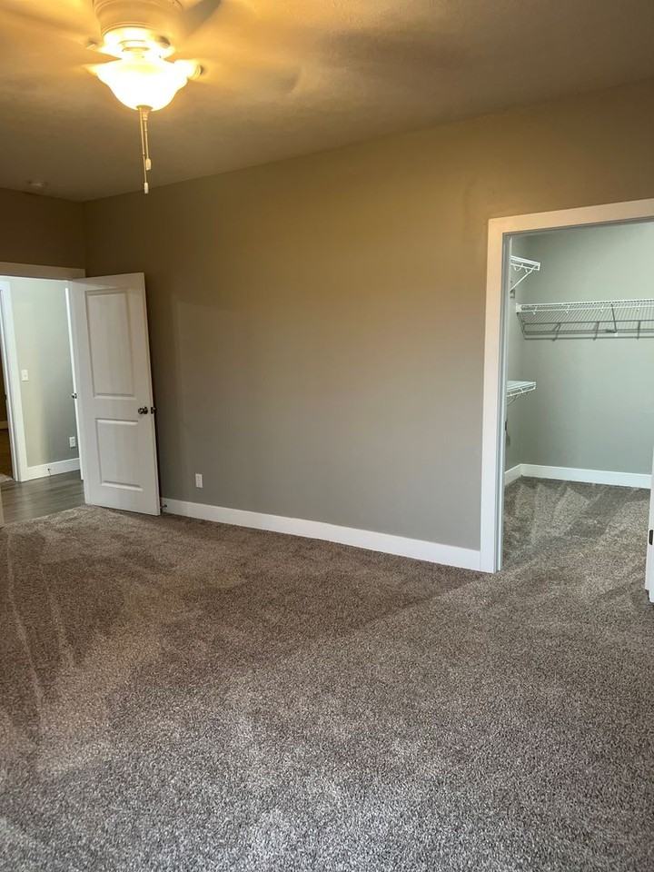 Pullman Station - Photo 5 of 35