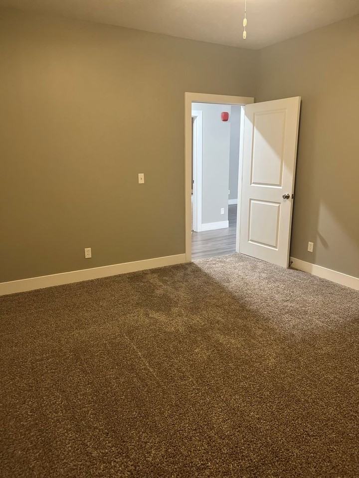 Pullman Station - Photo 7 of 35