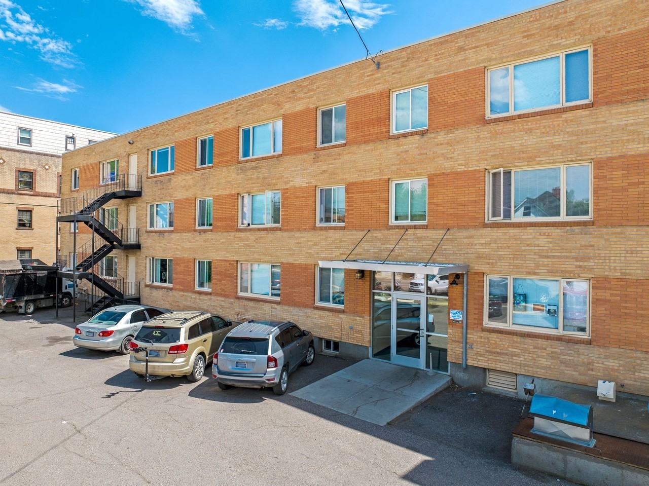 Glacier Apartments - Photo 3 of 24