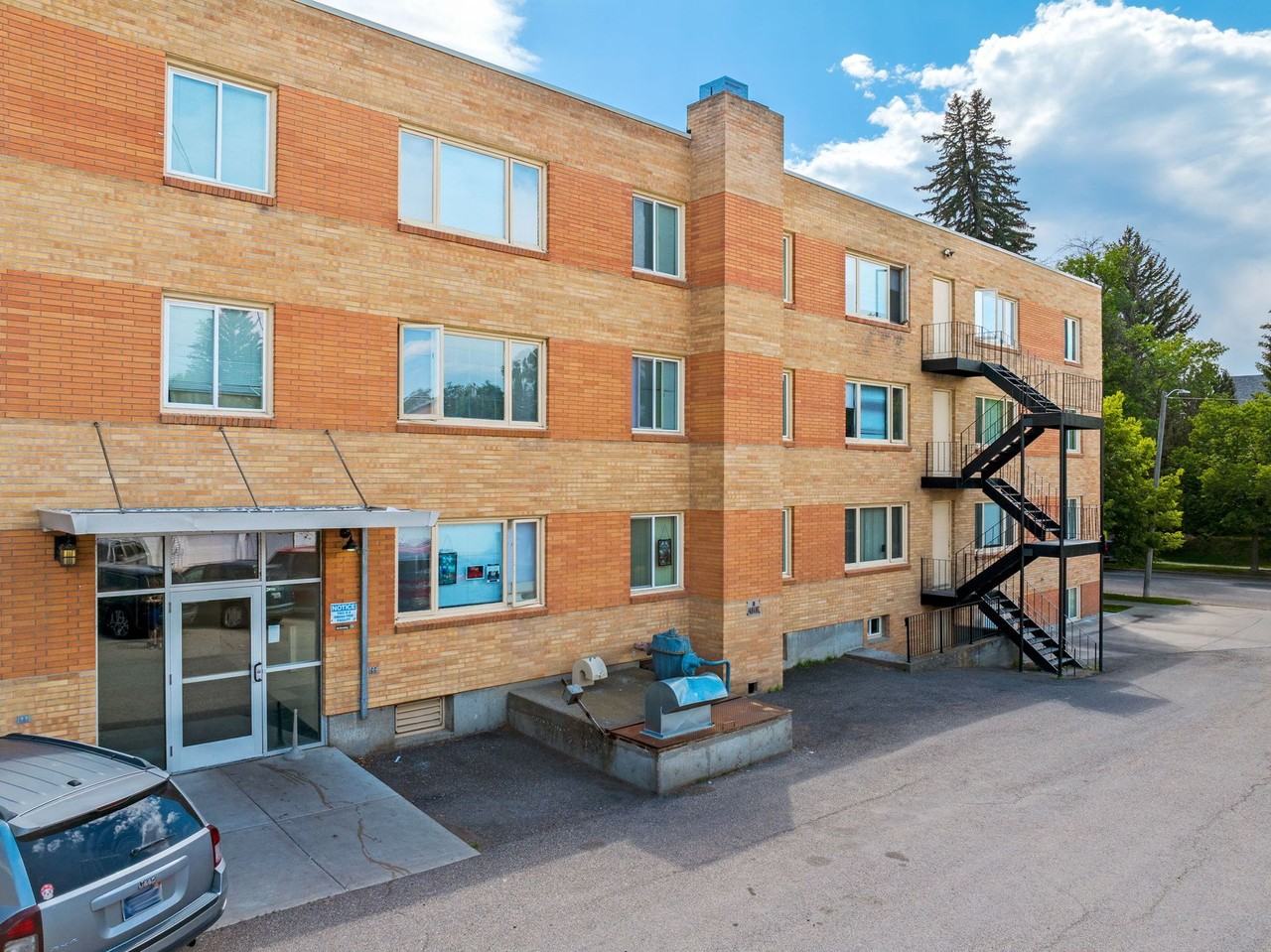 Glacier Apartments - Photo 4 of 24