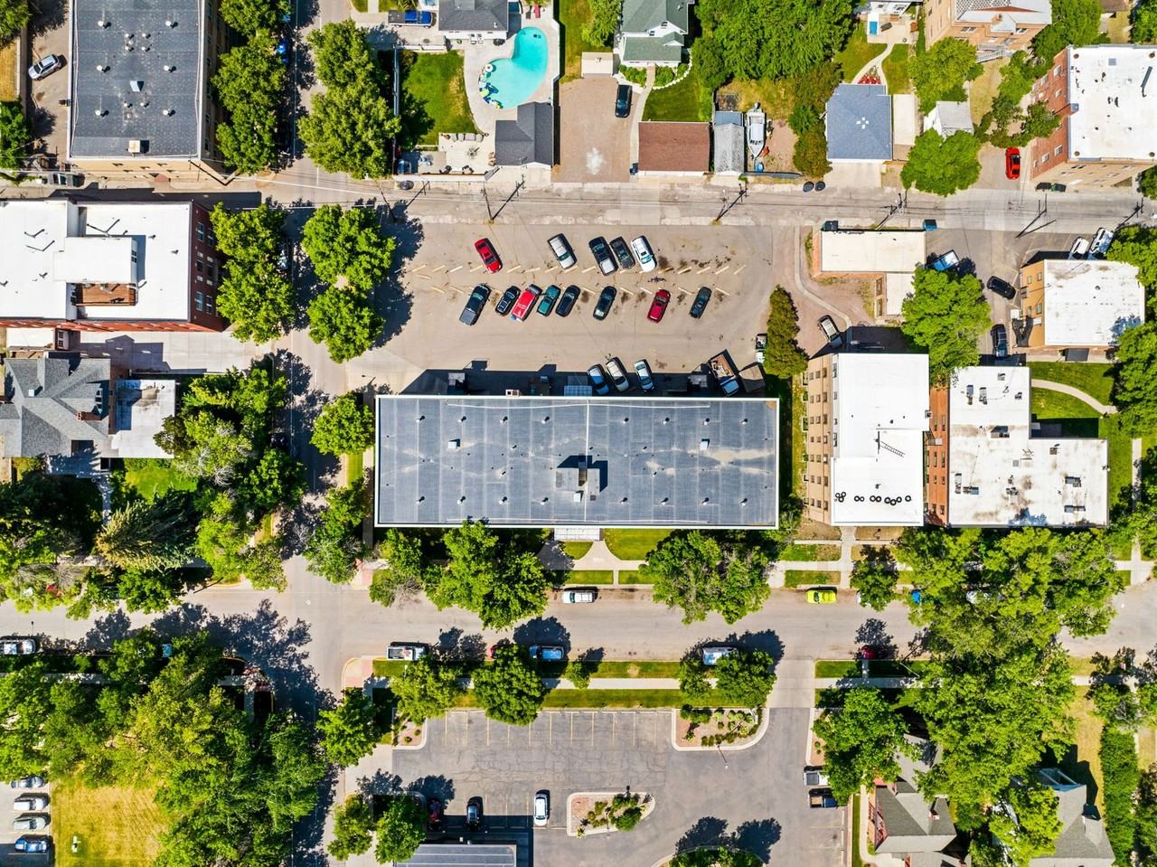 Glacier Apartments - Photo 5 of 24