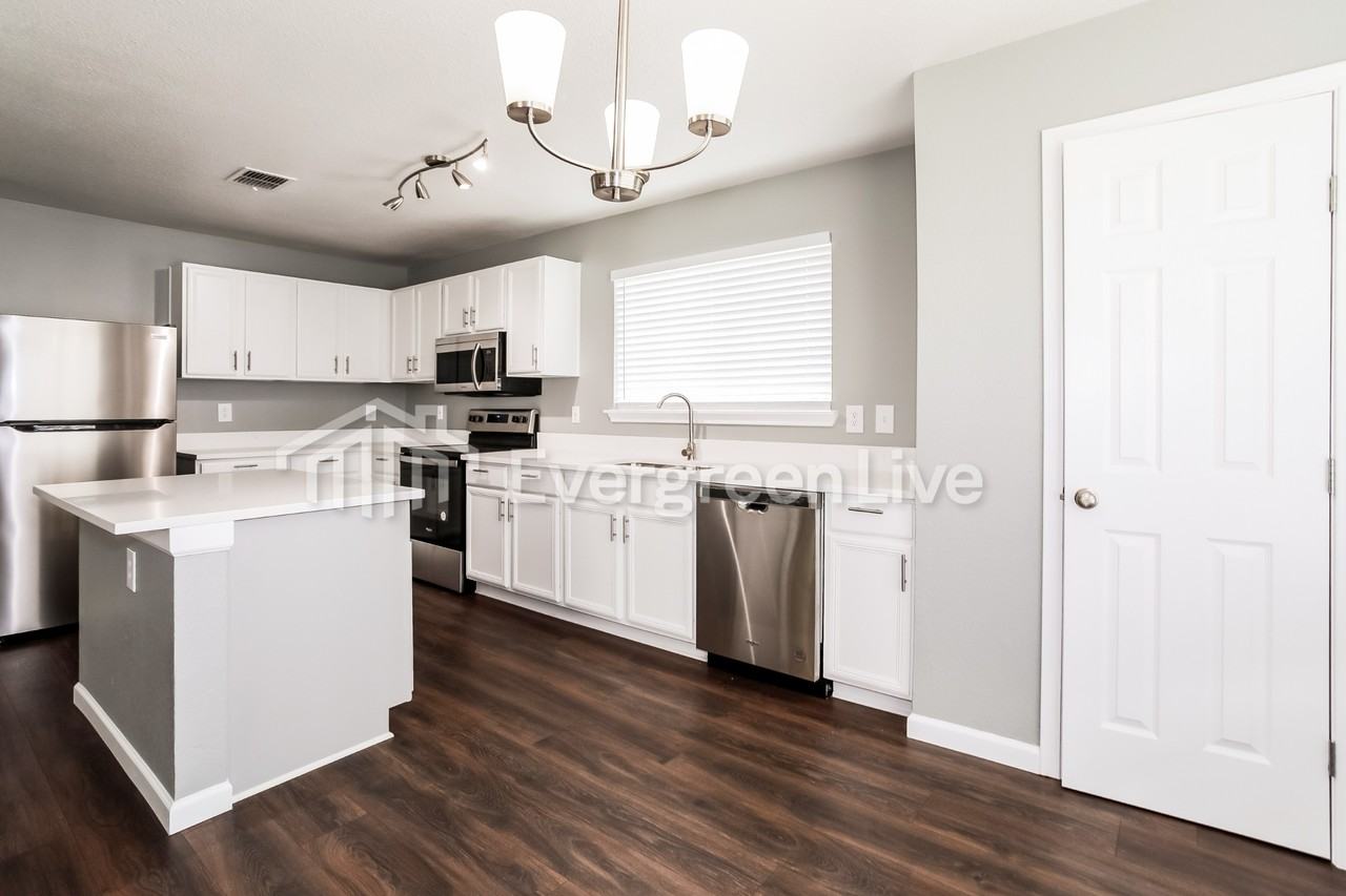 1100 Beechwood Ln - Photo 7 of 19