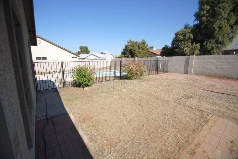 3401 N 67th Ln - Photo 3 of 18