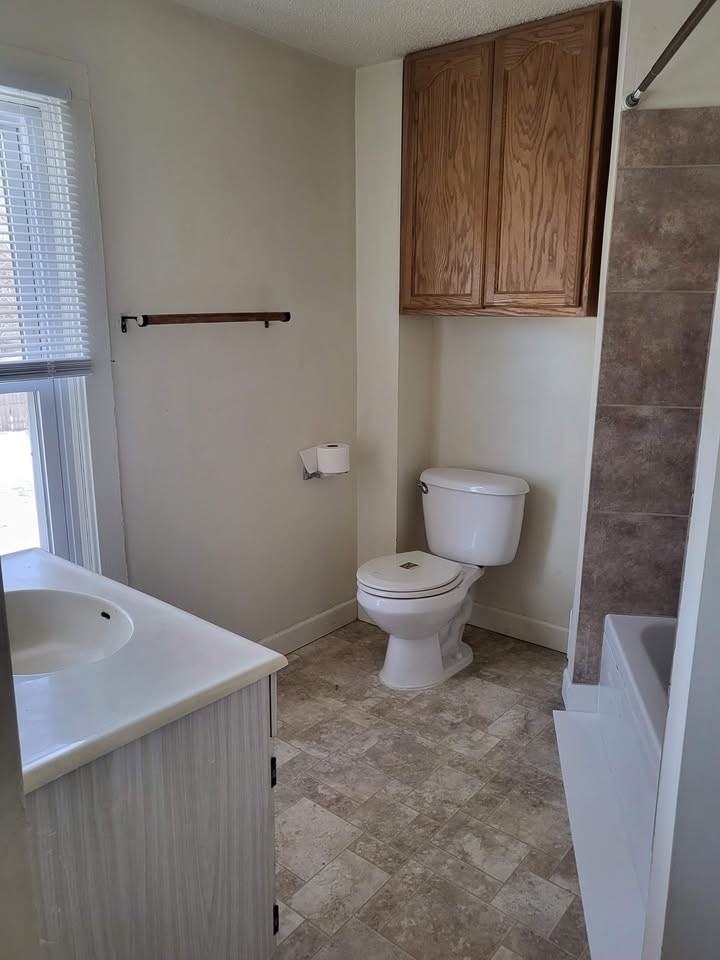 1027 E Main St #2 - Photo 4 of 9