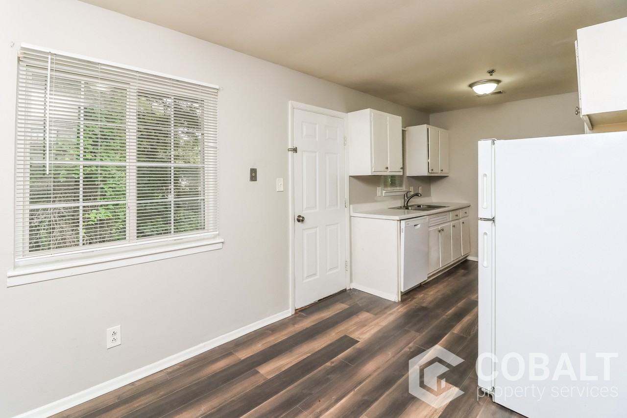 641 Powder Springs Street Southeast #4 - Photo 4 of 17