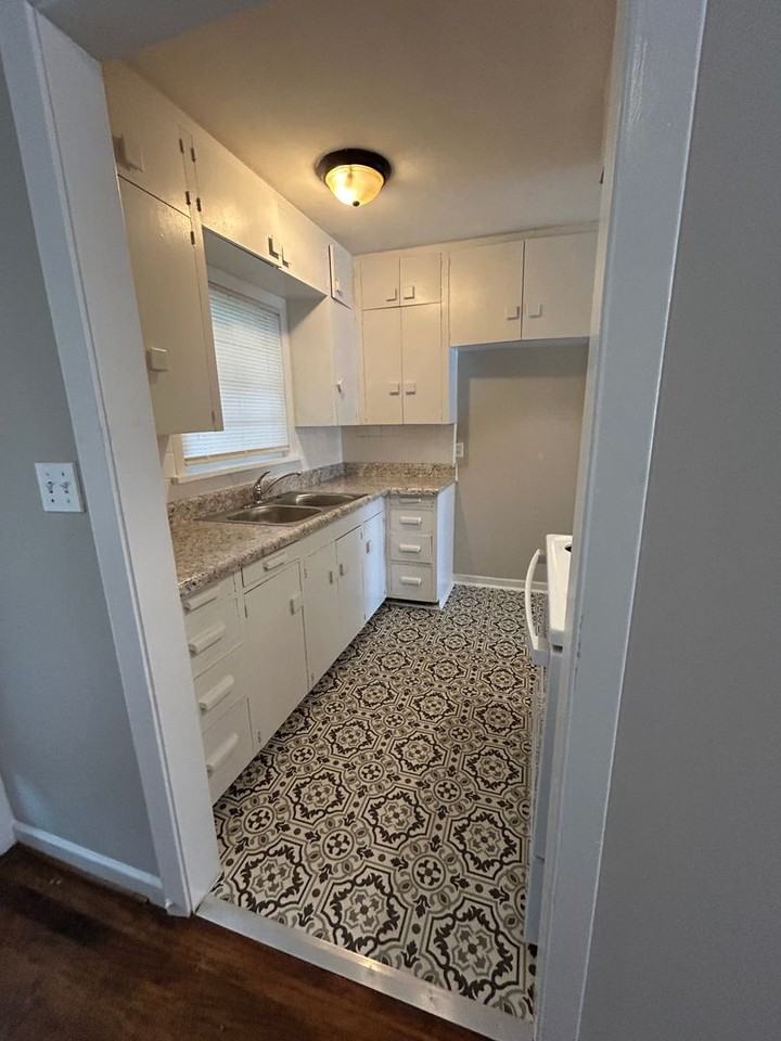 1205 Christine Ave - Photo 4 of 11