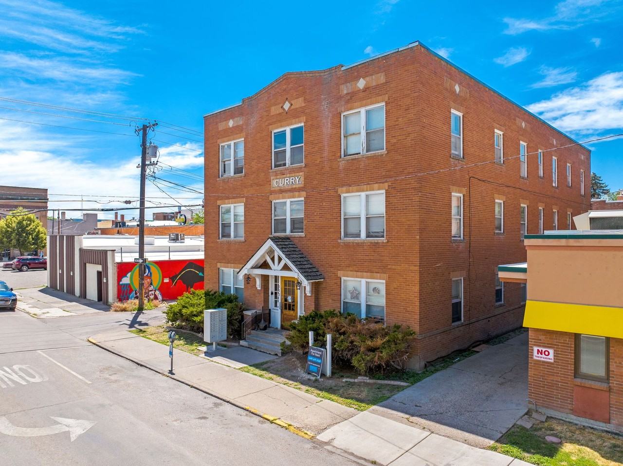 Curry apartments - Photo 2 of 4