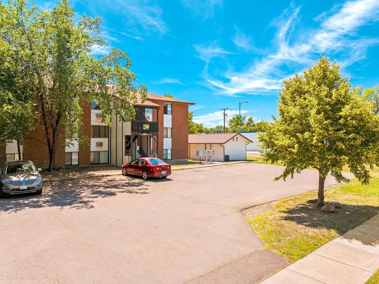 Plum Tree Apartments - Photo 4 of 5