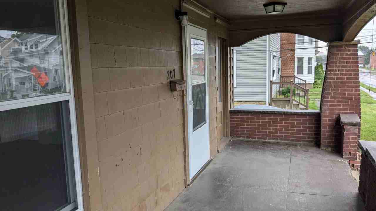 207 Maryland Ave Sw - Photo 3 of 36