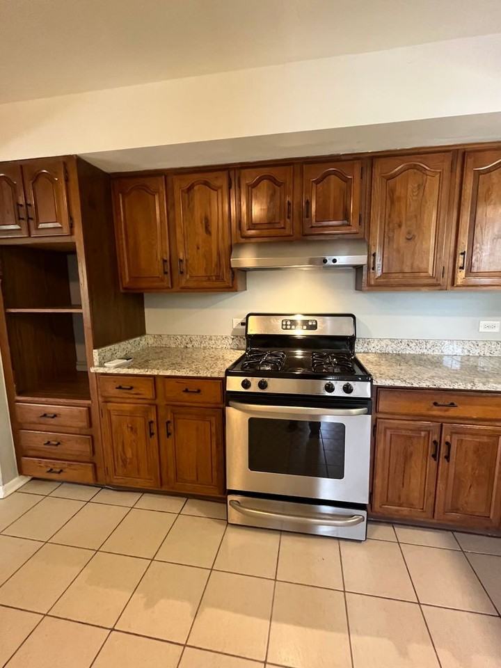 17060 Oconto Ave - Photo 3 of 19