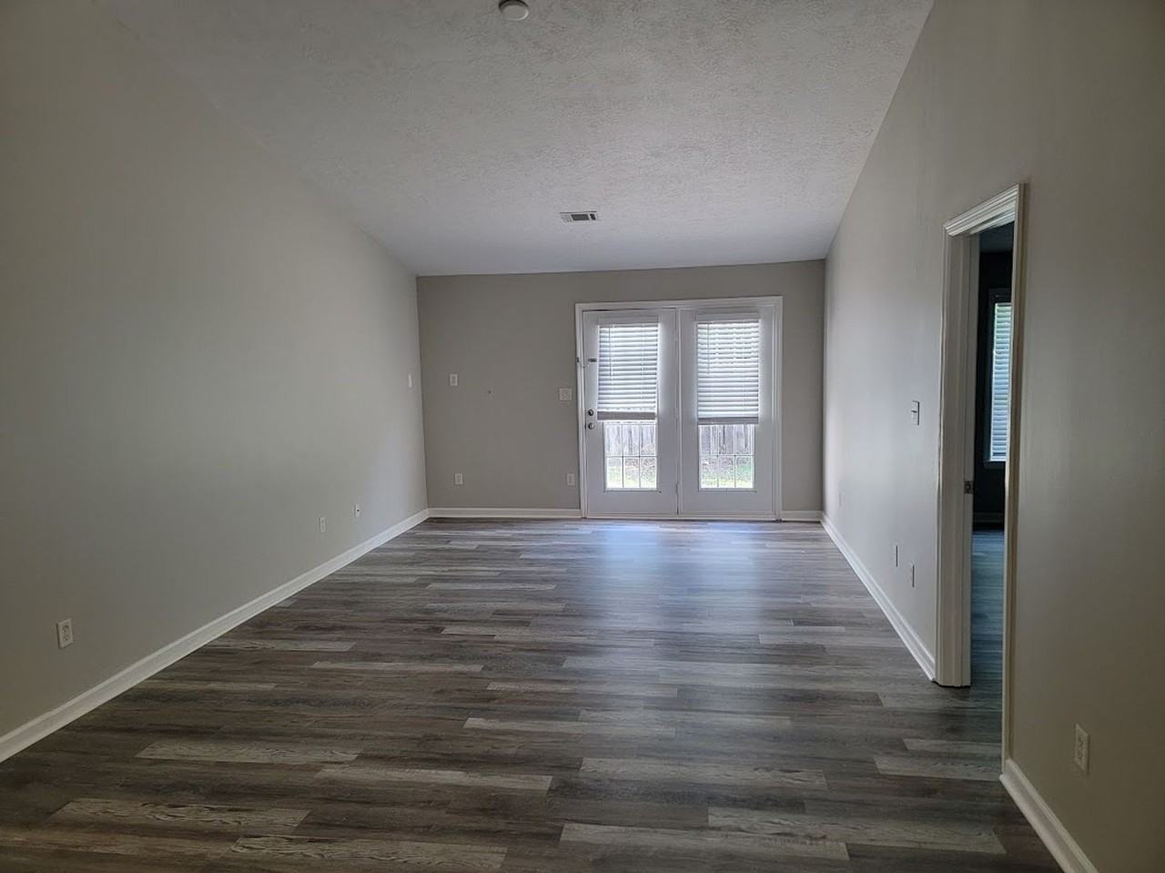 1245 Longpoint Dr - Photo 2 of 15