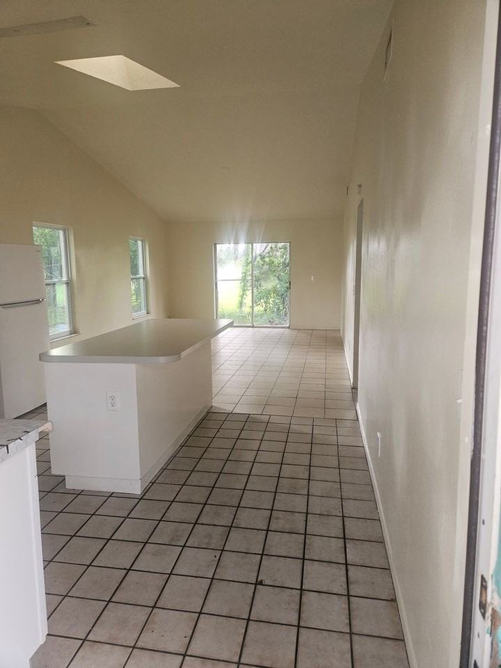 720 26th Ave E - Photo 2 of 8