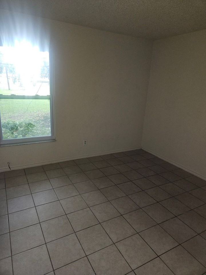 720 26th Ave E - Photo 6 of 8