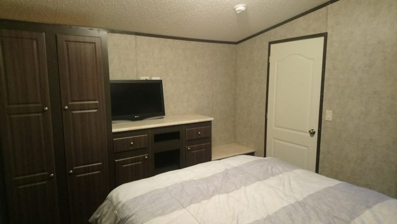 2108 Roselawn Dr - Photo 3 of 6