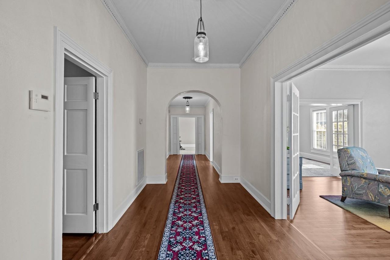 110 N Church St - Photo 3 of 44