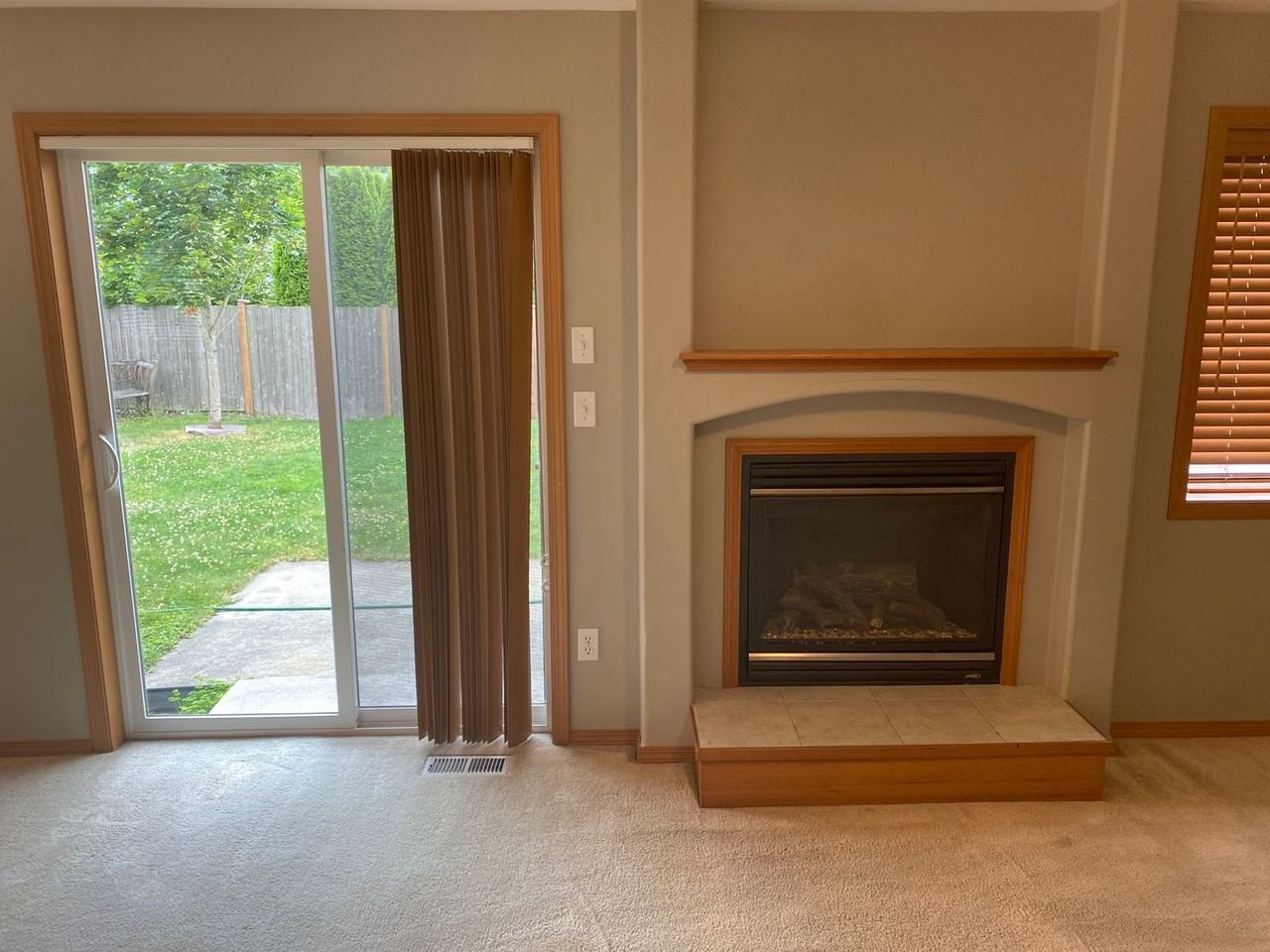 423 Shantel St - Photo 6 of 10