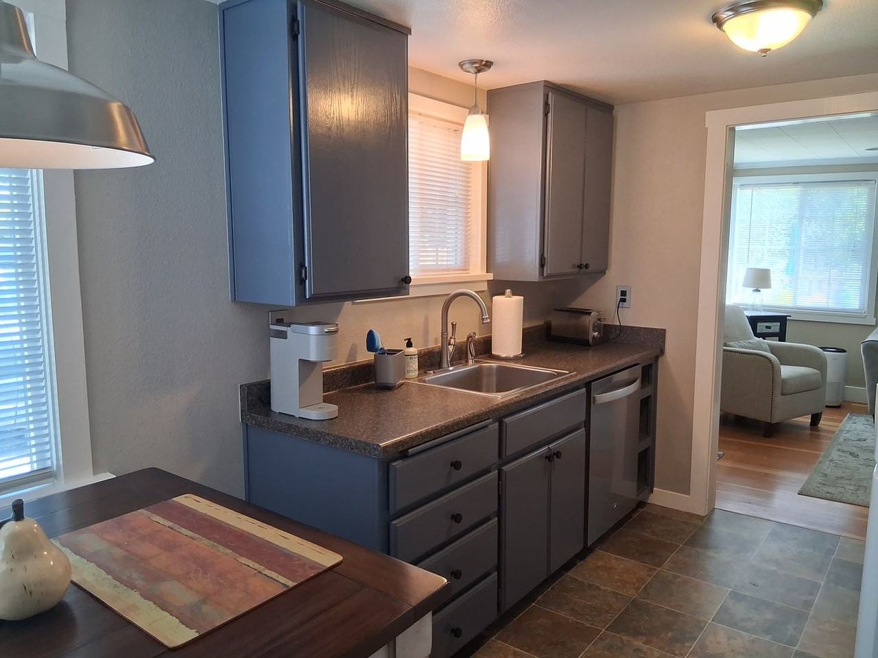 660 N Oregon St - Photo 4 of 33