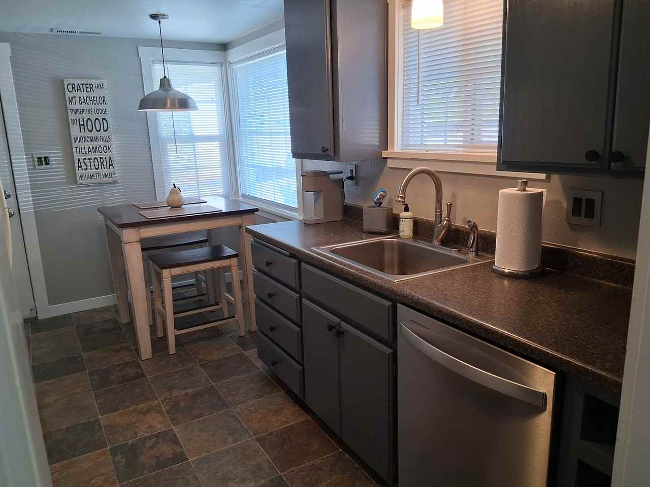 660 N Oregon St - Photo 5 of 33