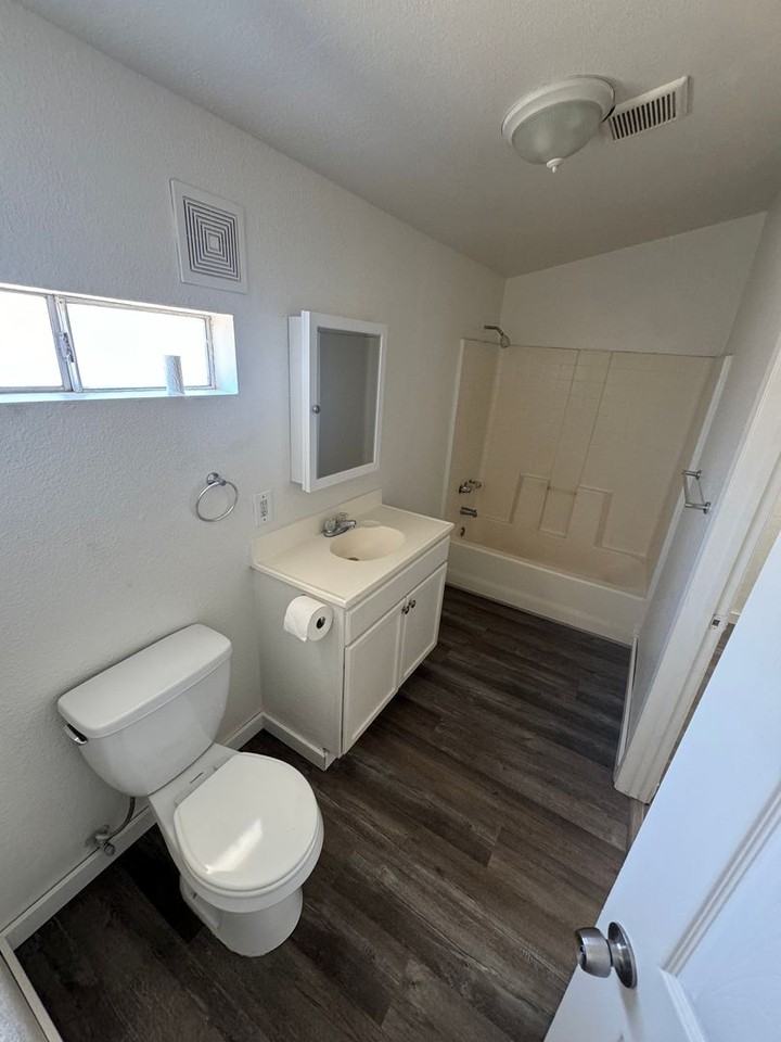 601 D St - Photo 2 of 12