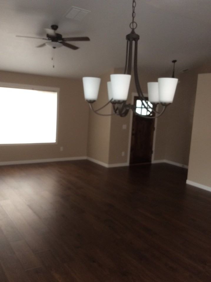 201 Se Briggs Way - Photo 4 of 16