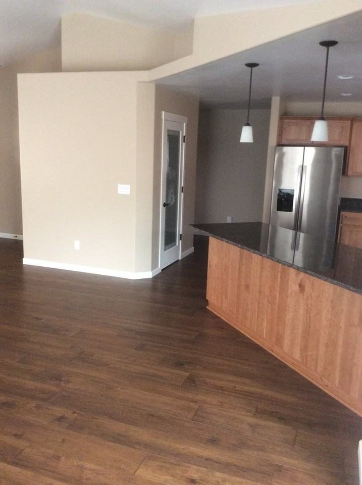 201 Se Briggs Way - Photo 6 of 16