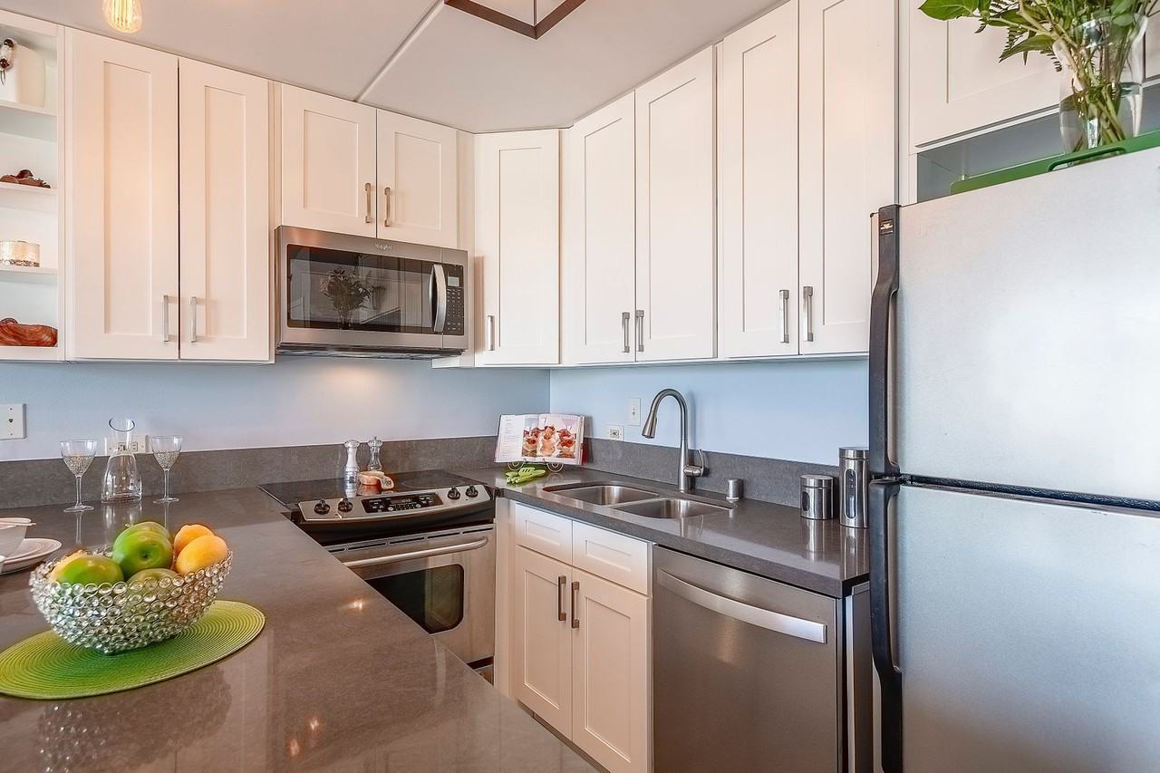2522 Date St - Photo 2 of 18