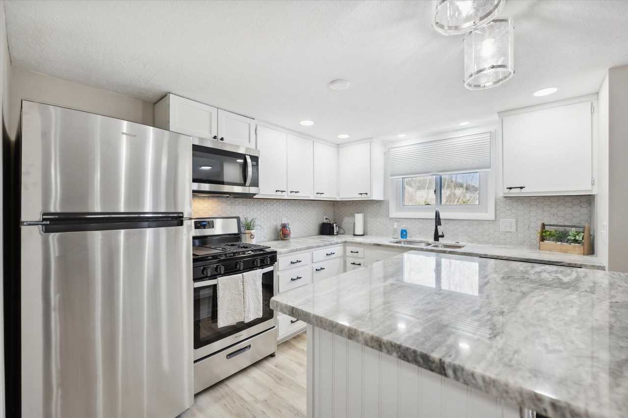26 N Aurora Rd - Photo 6 of 20