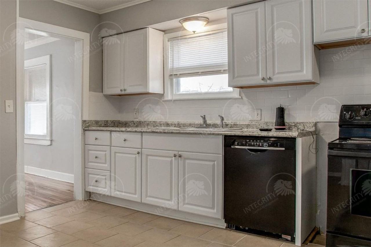 3708 E 61st St - Photo 6 of 24