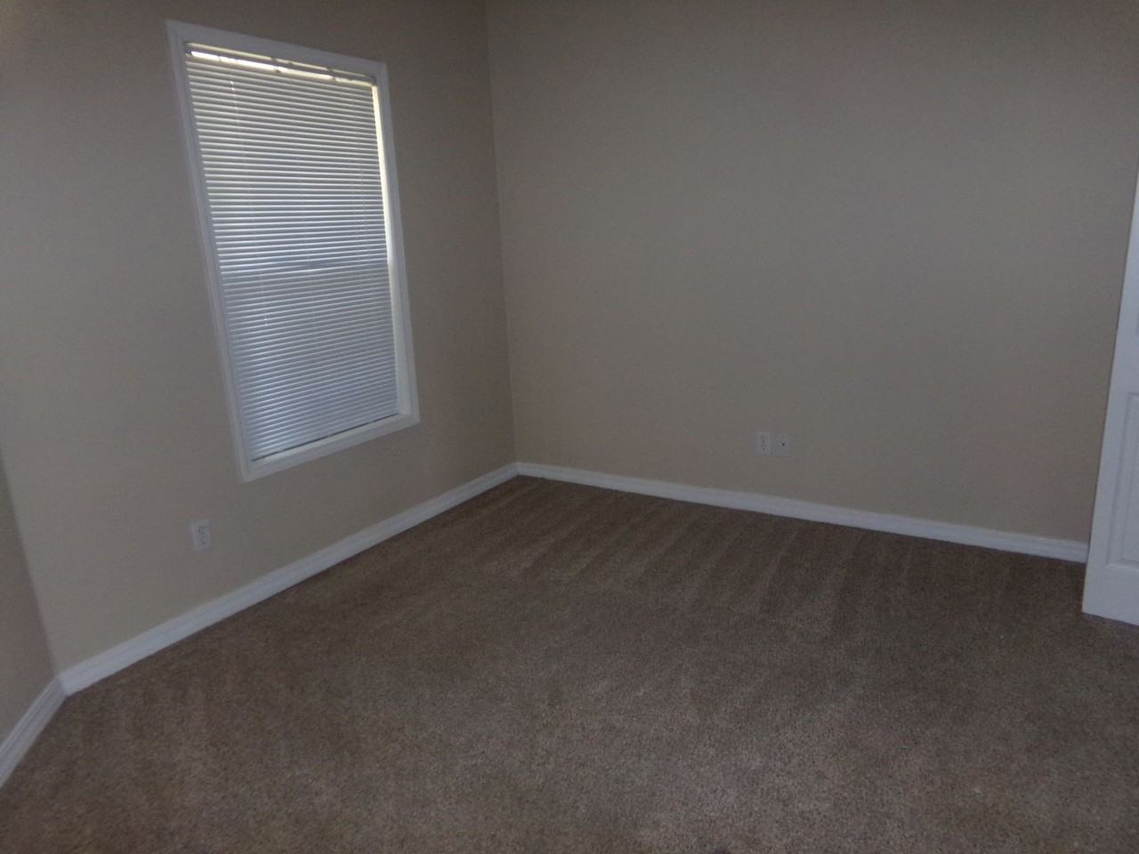 903 Cook St - Photo 4 of 16