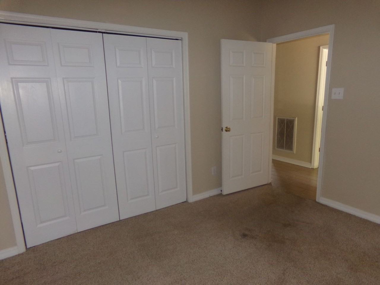 903 Cook St - Photo 5 of 16