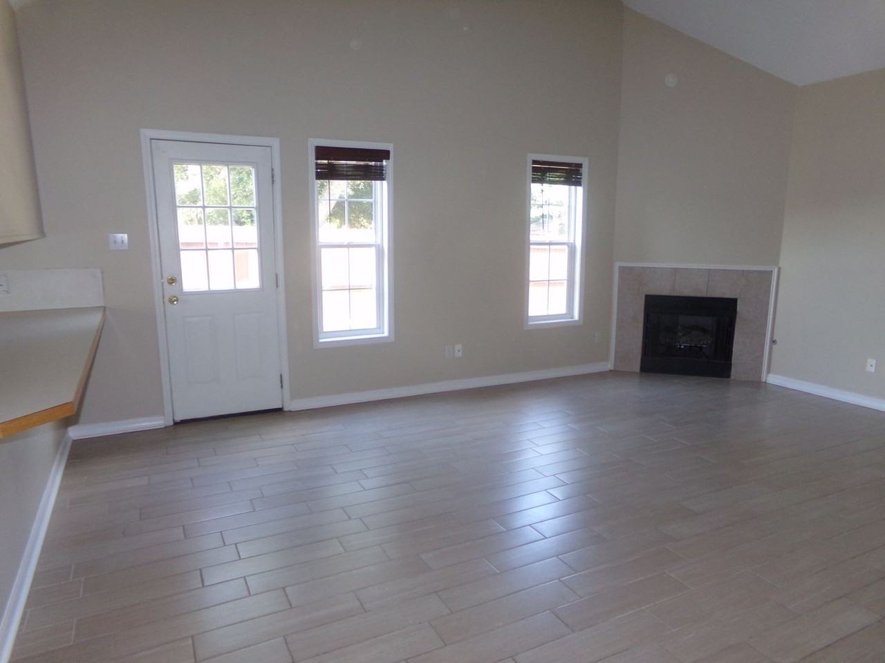 903 Cook St - Photo 6 of 16