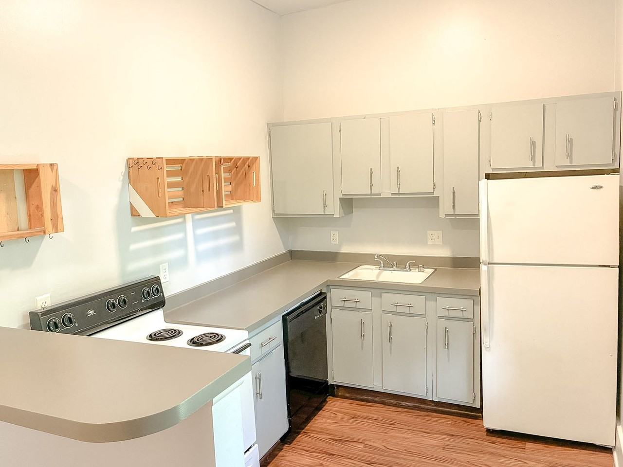 1406 S. 1st Street - Photo 5 of 33